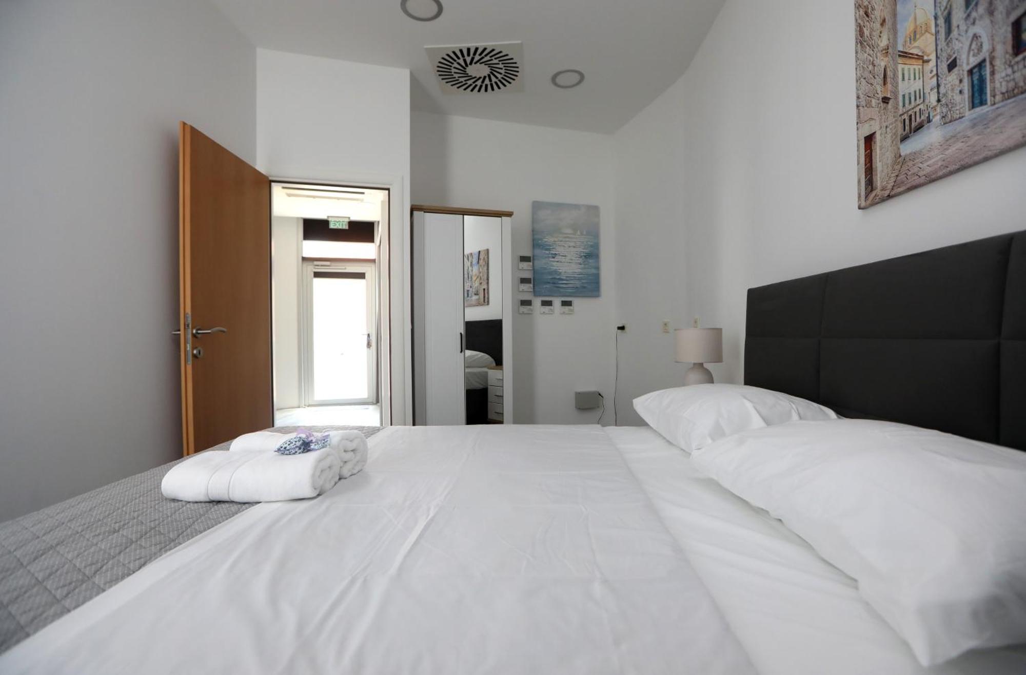 D R Apartments Šibenik Eksteriør billede